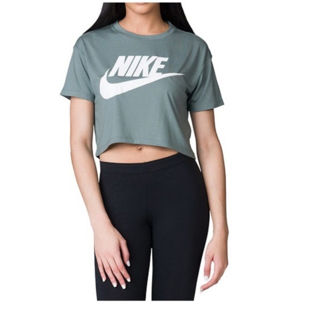 NIKE Essential Cropped T-Shirt